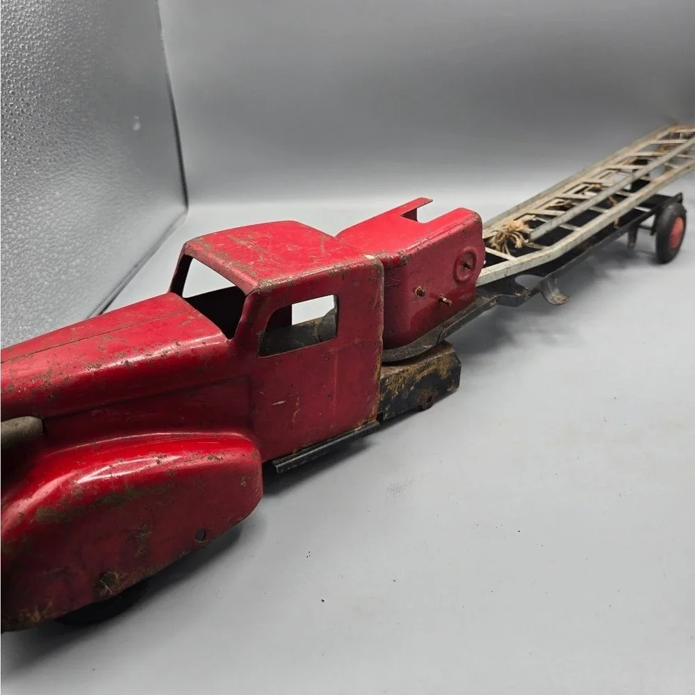 M•Vintage  1930-40's Wyandotte Pressed Steel Hook & Ladder‎ No.10 Fire Truck